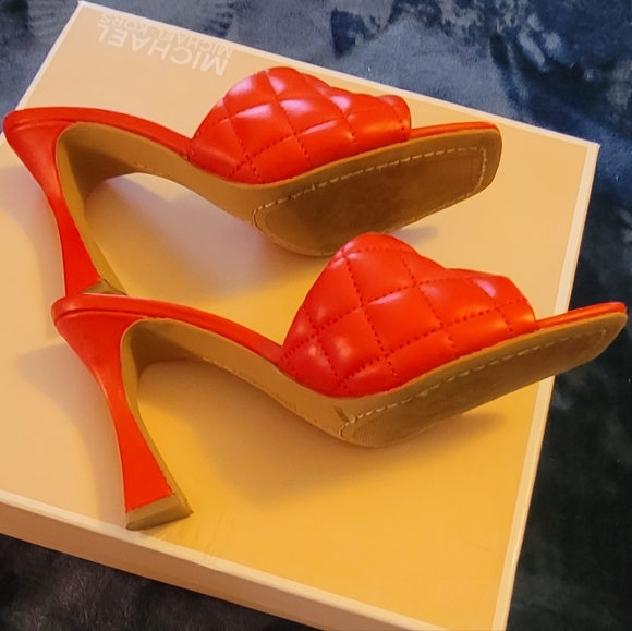 SOLD! VINCE CAMUTO BRINELA WOVEN ORANGE SLIDE - Picture 2 of 4